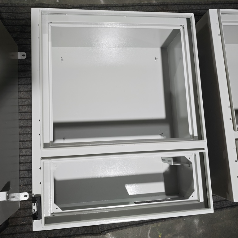 Hộp phân phối cọc sạc inox của Ouyue Electric gửi sang Ả Rập Saudi: kết cấu chia đôi, thích hợp với nhiệt độ cao ngoài trời