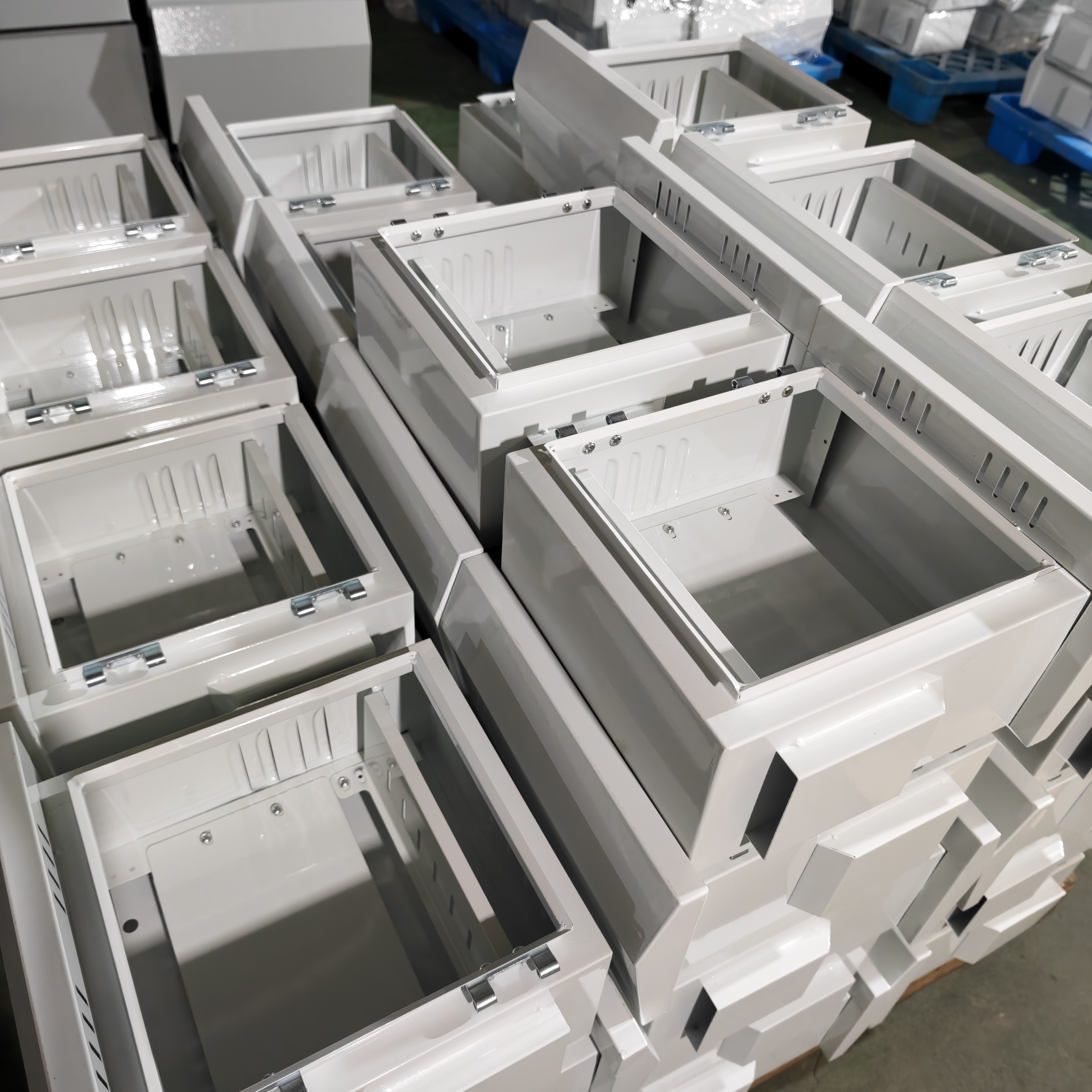 Hộp giám sát chống mưa ngoài trời của Ouyue Electric đang được lắp ráp theo lô và chuẩn bị xuất đi Brazil
